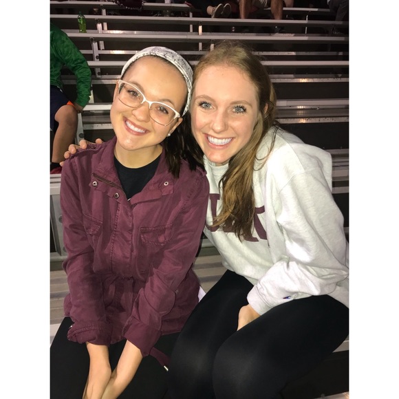 Get to know your Posher, Stephanie - Picture 3 of 4